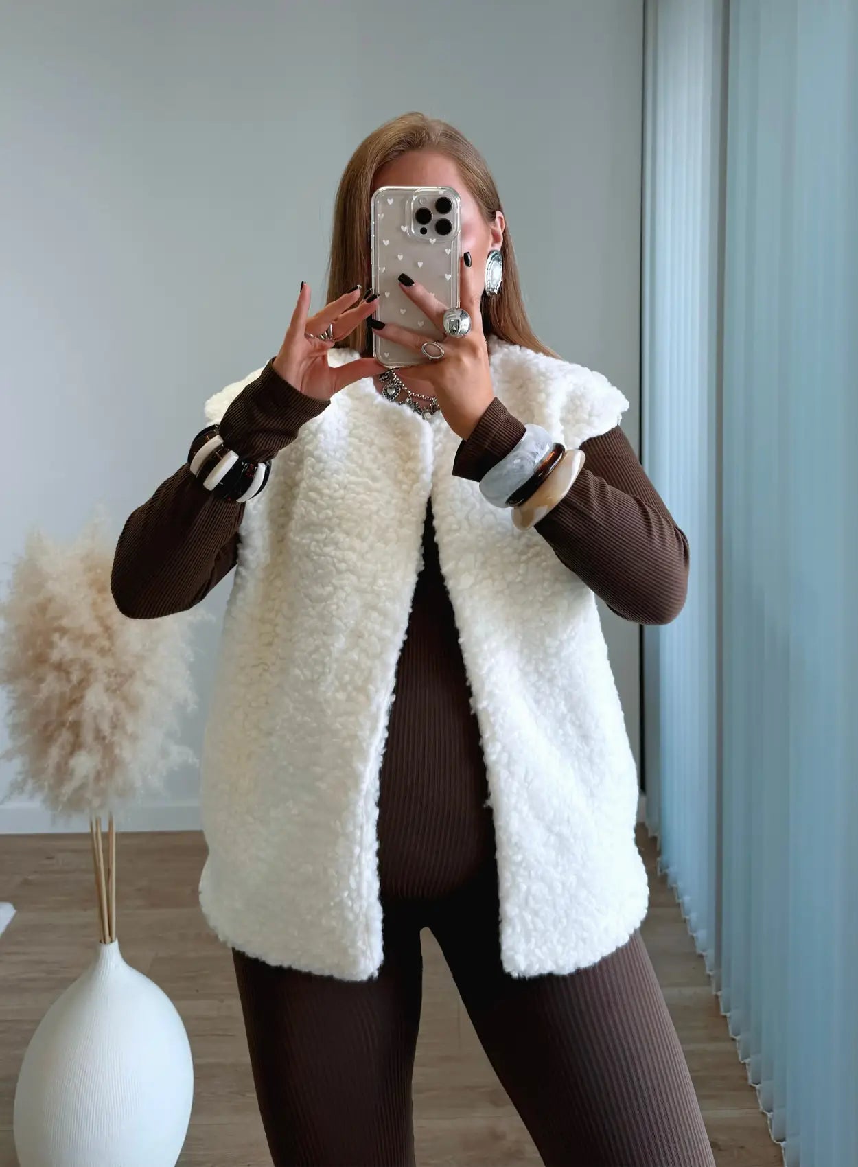 veste-de-grossesse-sans-manches-en-moumoute-blanche