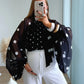 blouse-de-grossesse-fluide-à-pois-et-manches-bouffantes