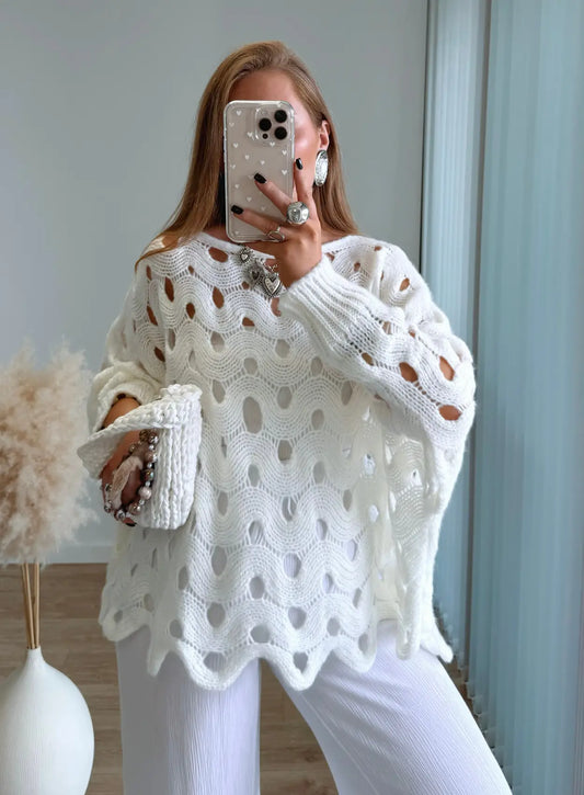pull-de-grossesse-en-maille-ajourée-blanc-avec-trous-manches-bouffantes
