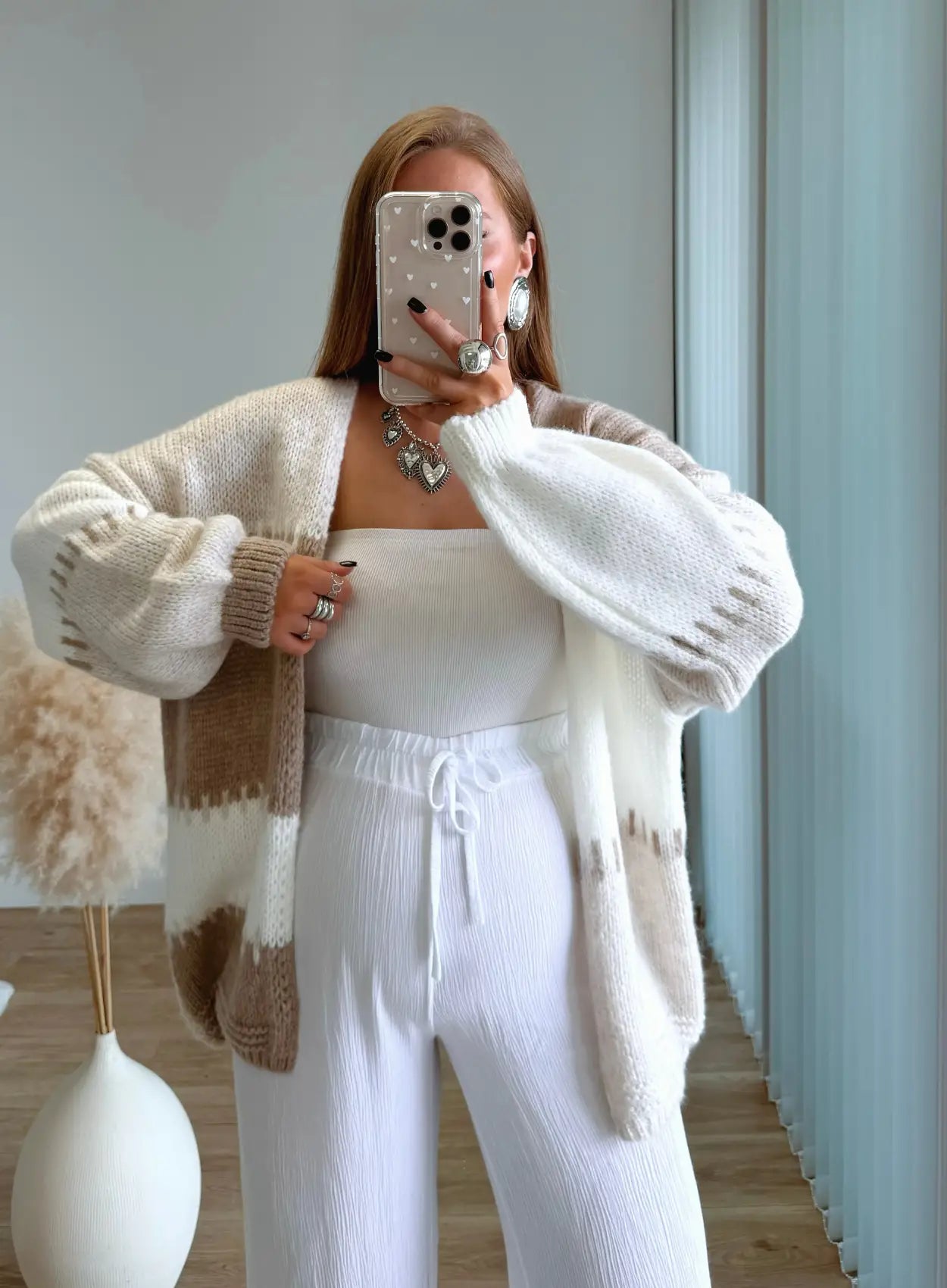 gilet-de-grossesse-en-maille-beige-blanc-et-marron