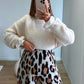 pull-de-grossesse-en-maille-beige-à-volants-manches-longues