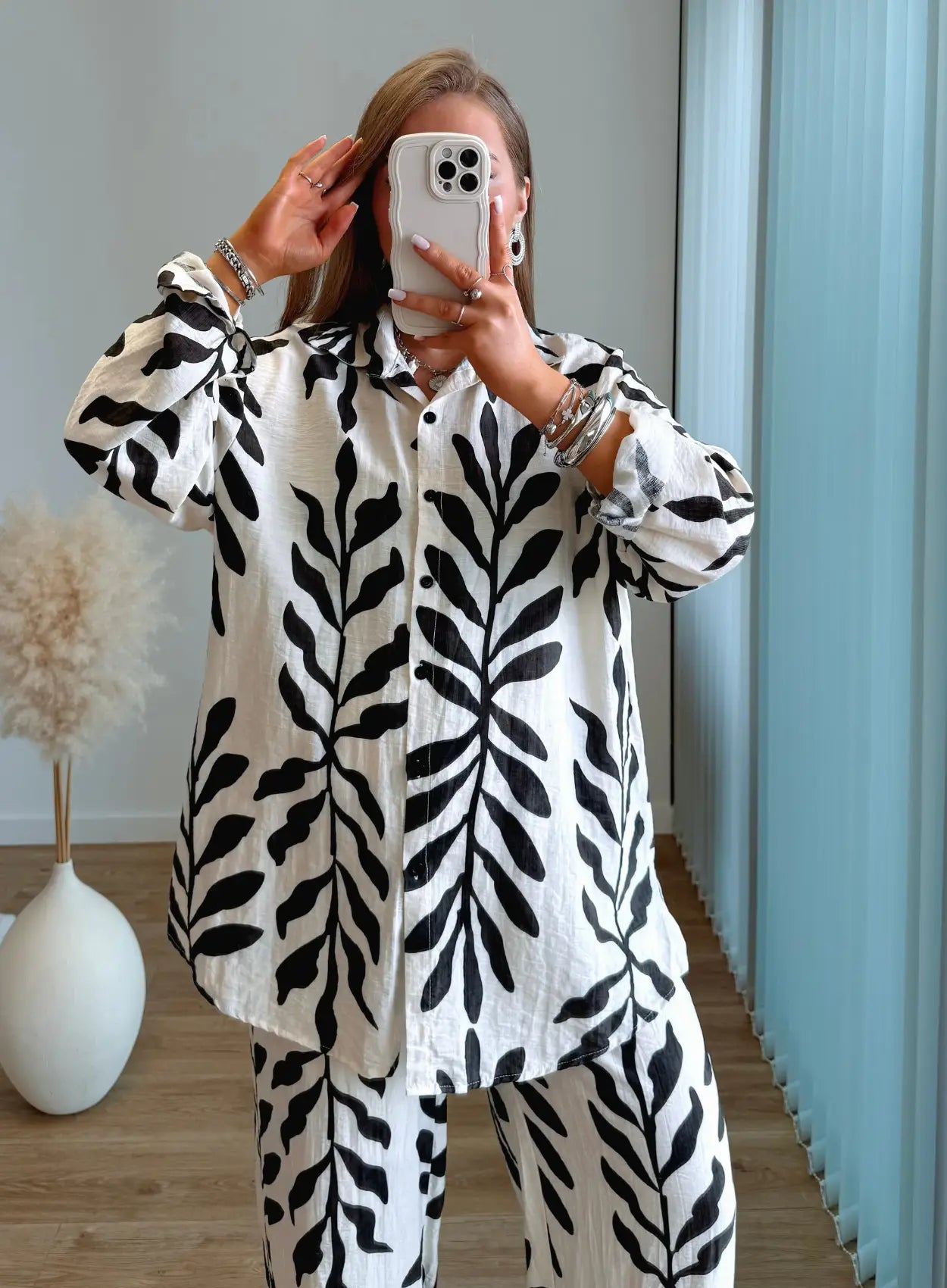 ensemble-de-grossesse-en-lin-à-fleurs-beige-et-noir