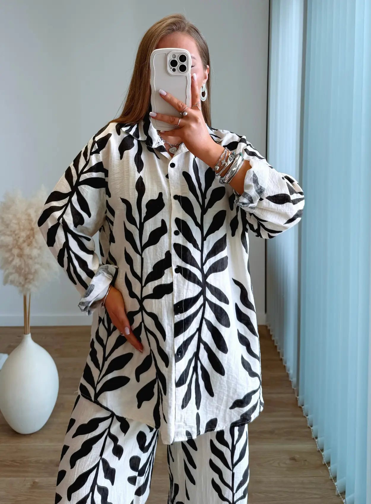 ensemble-de-grossesse-en-lin-à-fleurs-beige-et-noir