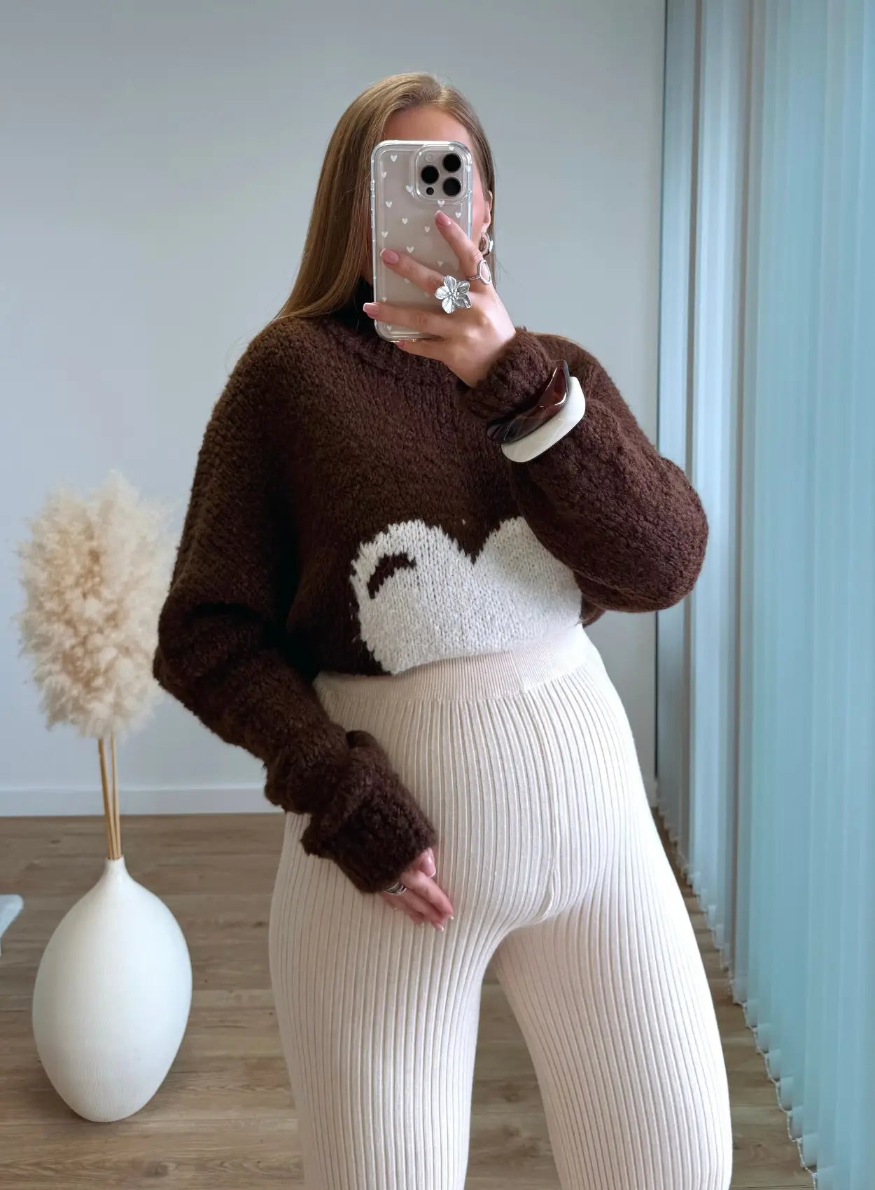 Pull-de-grossesse-chocolat-et-coeur-crème