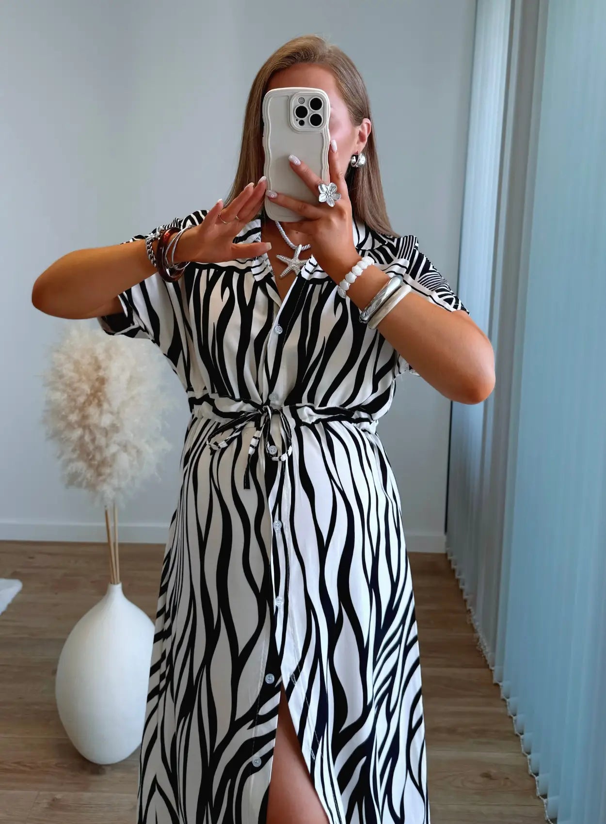 robe-longue-de-grossesse-bohème-rayée-noire-et-blanche