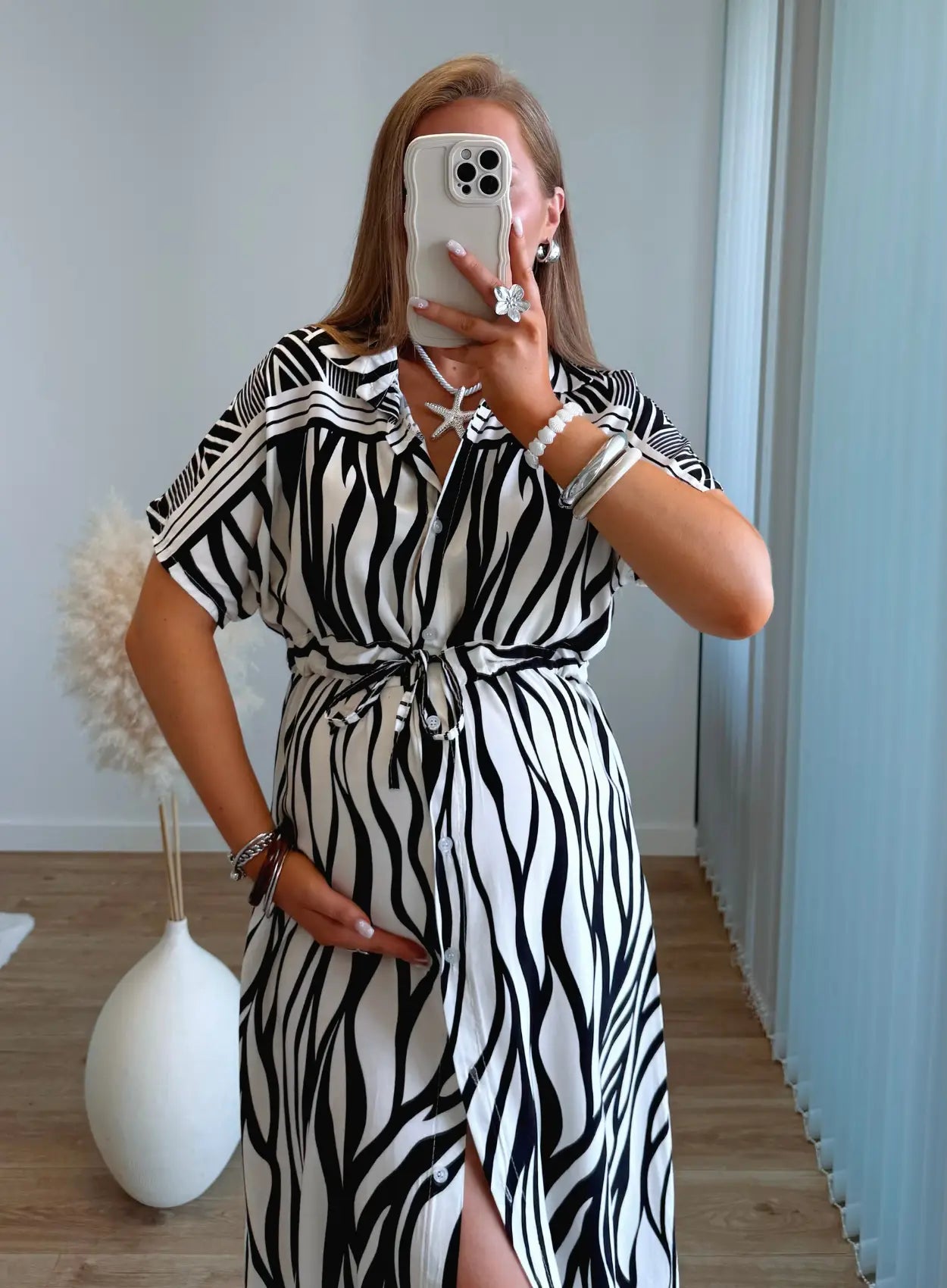 robe-longue-de-grossesse-bohème-rayée-noire-et-blanche