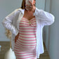robe-longue-de-grossesse-bustier-rose-avec-rayures-blanc-et-bijou-étoile