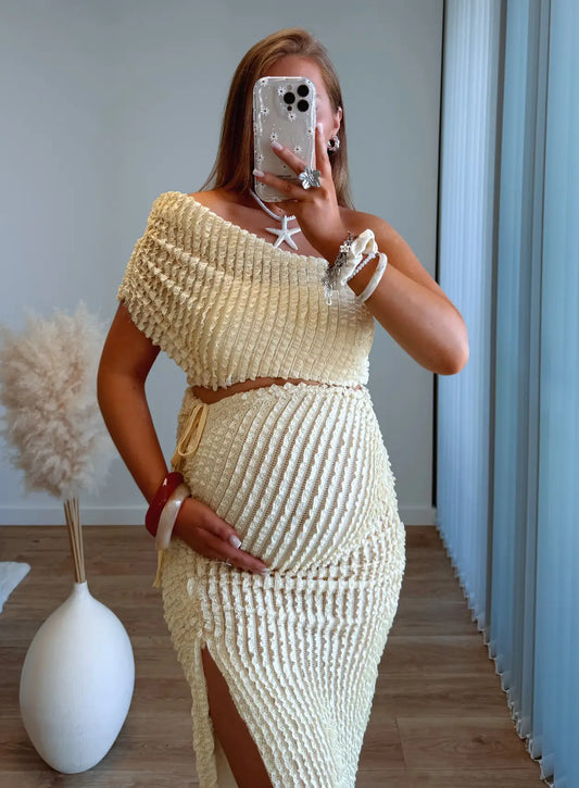 ensemble-de-grossesse-gauffré-top-et-jupe-jaune-beurre