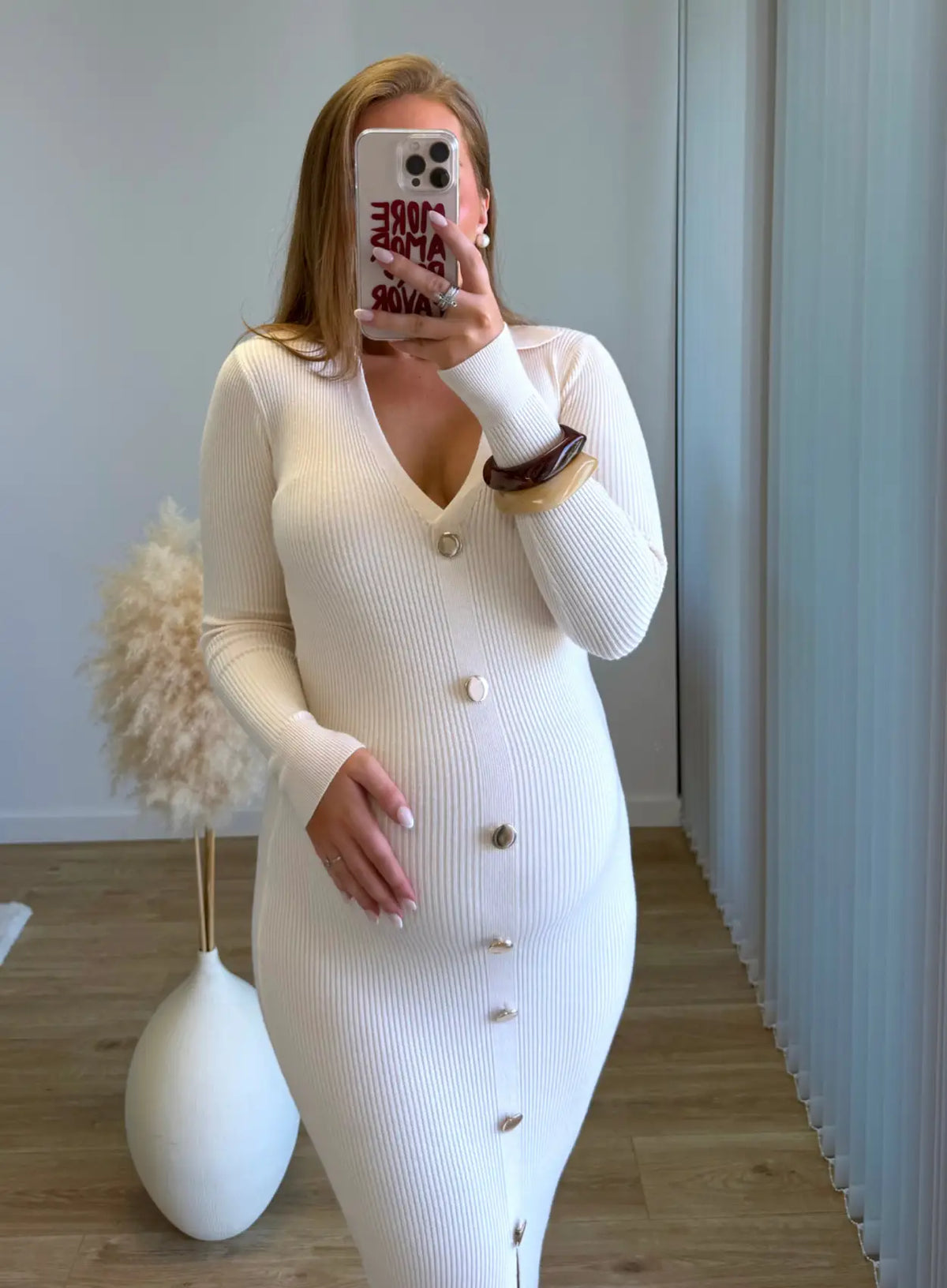 Robe-courte-de-grossesse-avec-boutons