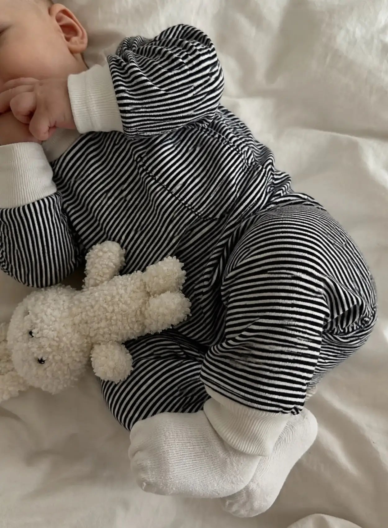 tenue-rayée-bleu-pour-bébé