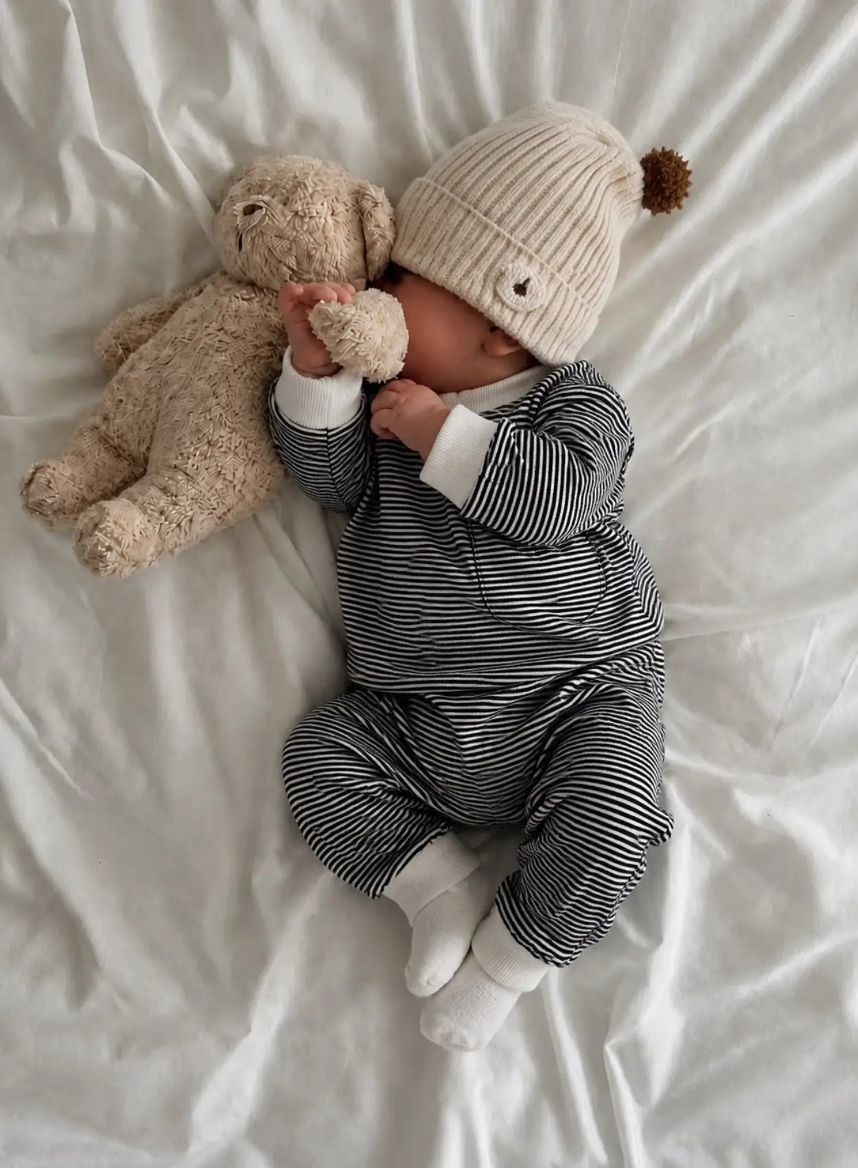 tenue-rayée-bleu-pour-bébé