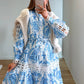 robe-courte-de-grossesse-à-motifs-et-dentelle-blanche-et-bleue
