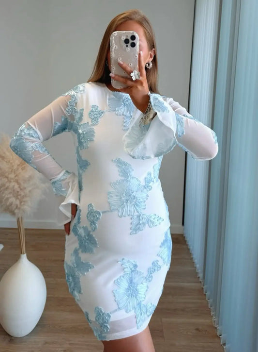 robe-courte-de-grossesse-blanche-à-motifs-bleus