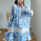 robe-courte-de-grossesse-à-motifs-et-dentelle-blanche-et-bleue