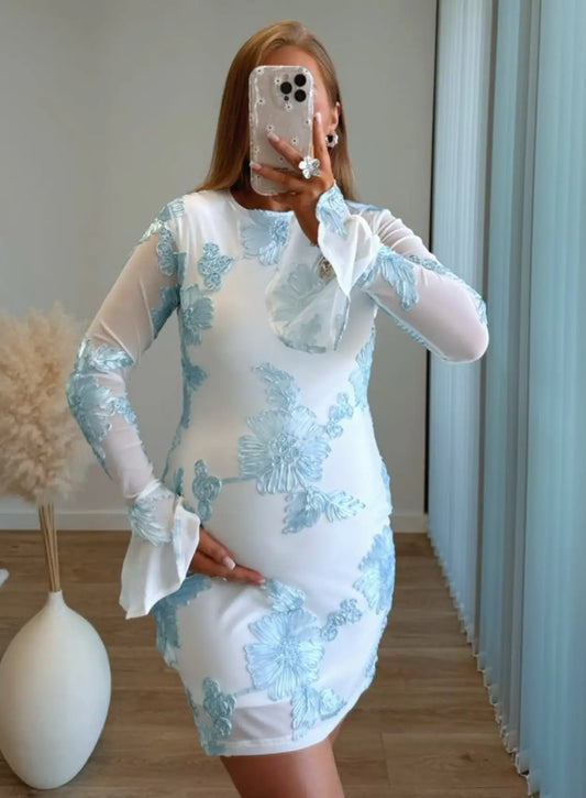 robe-courte-de-grossesse-blanche-à-motifs-bleus