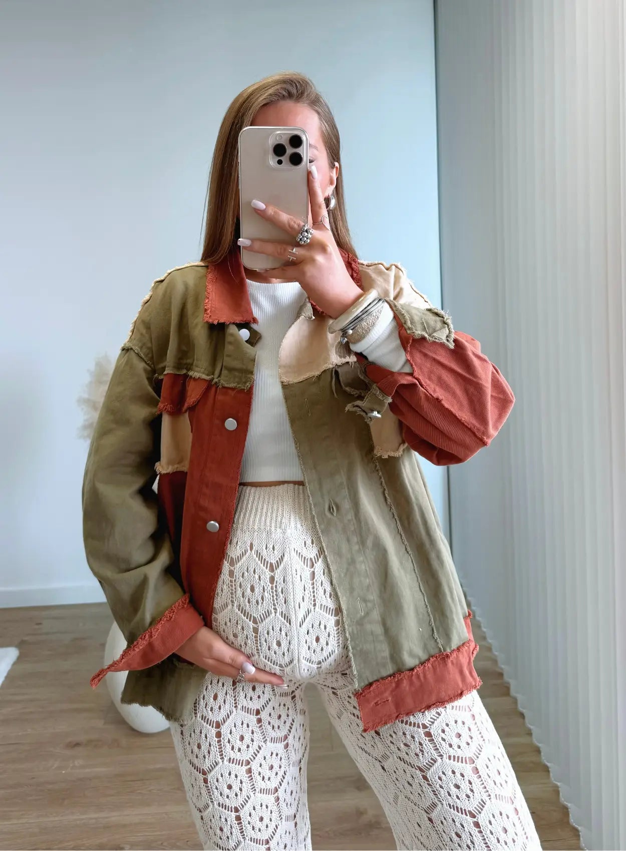 veste-chemise-légère-en-jean-couleur-terracota-kaki-et-beige