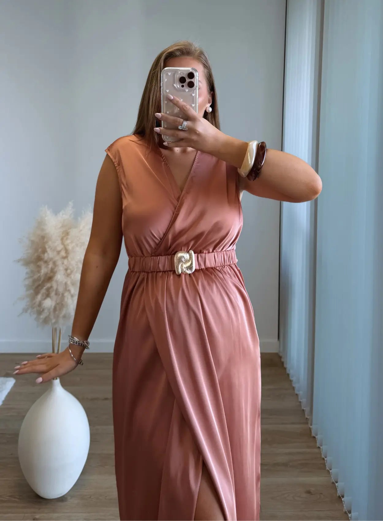 Robe-longue-de-grossesse-terracota-en-satin