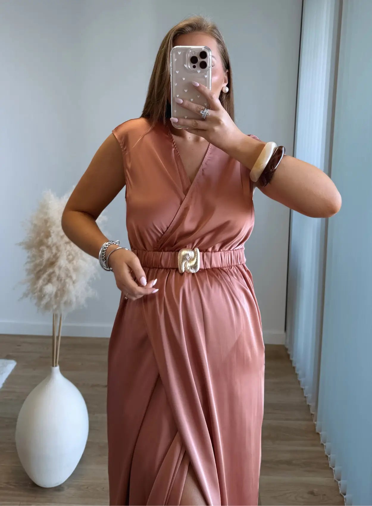 Robe-longue-de-grossesse-terracota-en-satin