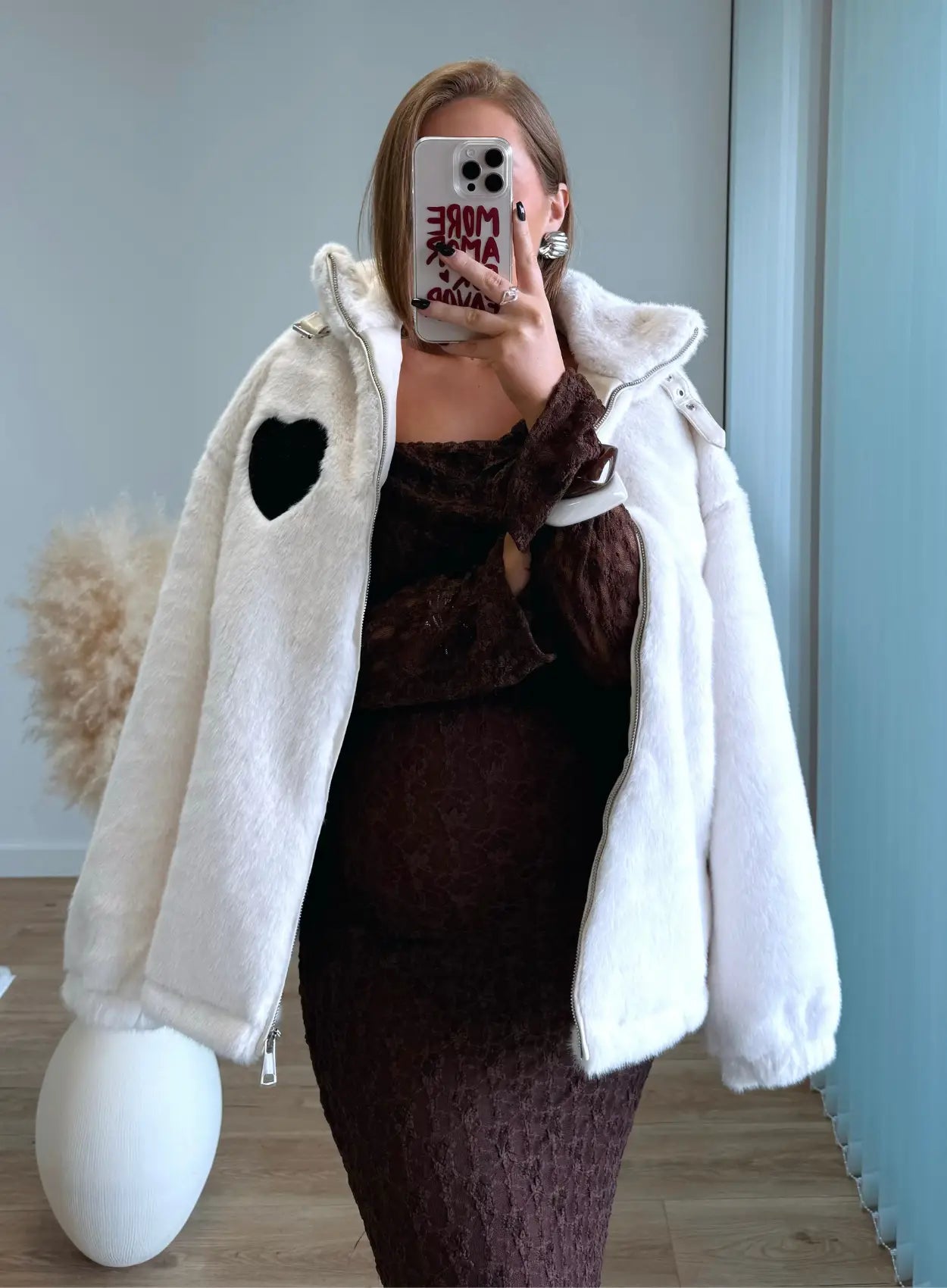 Robe-Longue-de-grossesse-col-bardot-chocolat-en-dentelle