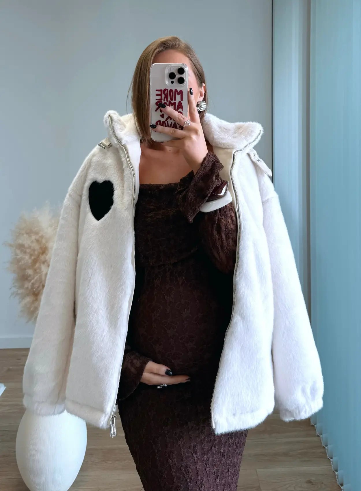 Robe-Longue-de-grossesse-col-bardot-chocolat-en-dentelle