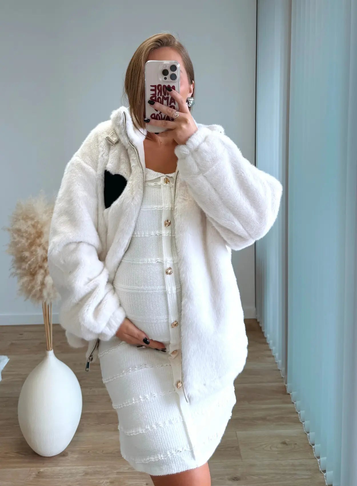 Robe-courte-de-grossesse-blanche-côtelée