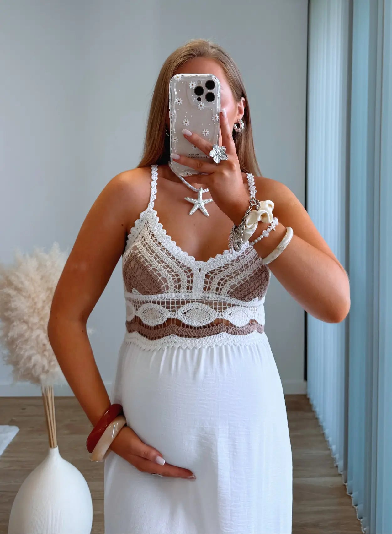 robe-longue-de-grossesse-fluide-en-lin-blanche-avec-crochet