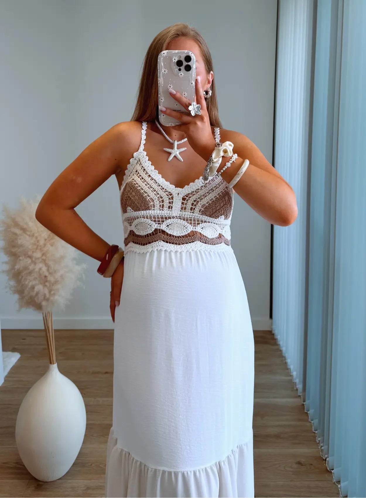 robe-longue-de-grossesse-fluide-en-lin-blanche-avec-crochet