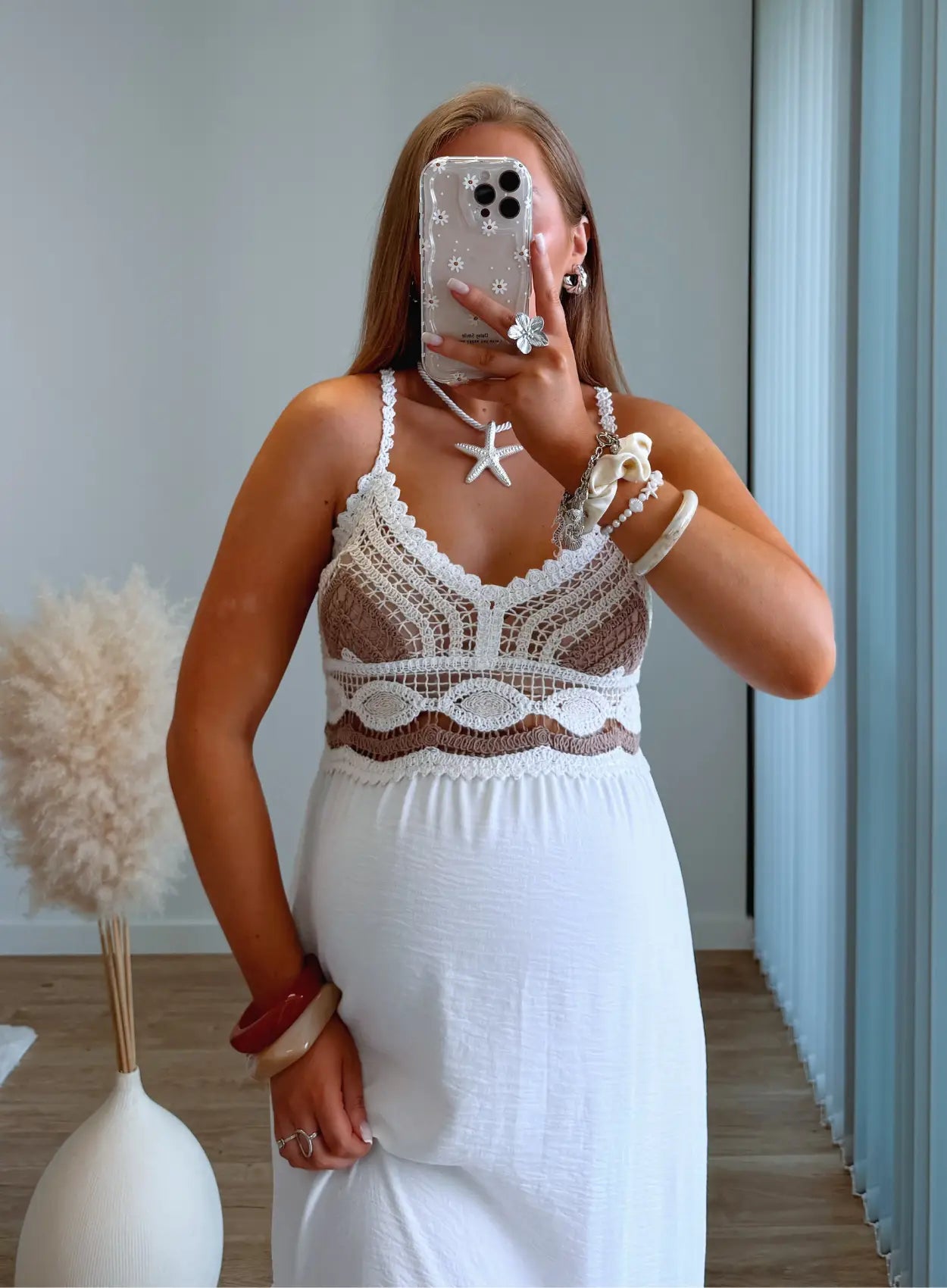 robe-longue-de-grossesse-fluide-en-lin-blanche-avec-crochet