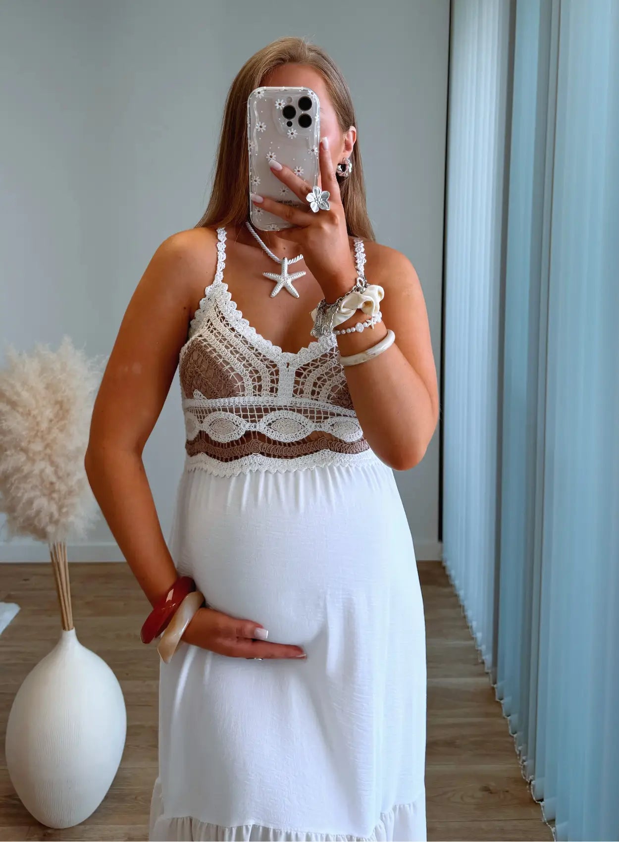 robe-longue-de-grossesse-fluide-en-lin-blanche-avec-crochet