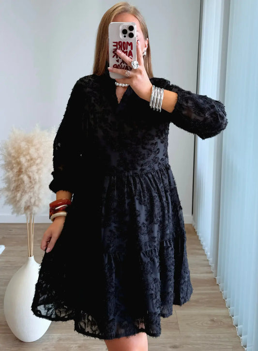 robe-babydoll-de-grossesse-noire-à-plumes