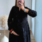 robe-babydoll-de-grossesse-noire-à-plumes