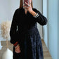 robe-babydoll-de-grossesse-noire-à-plumes