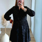robe-babydoll-de-grossesse-noire-à-plumes