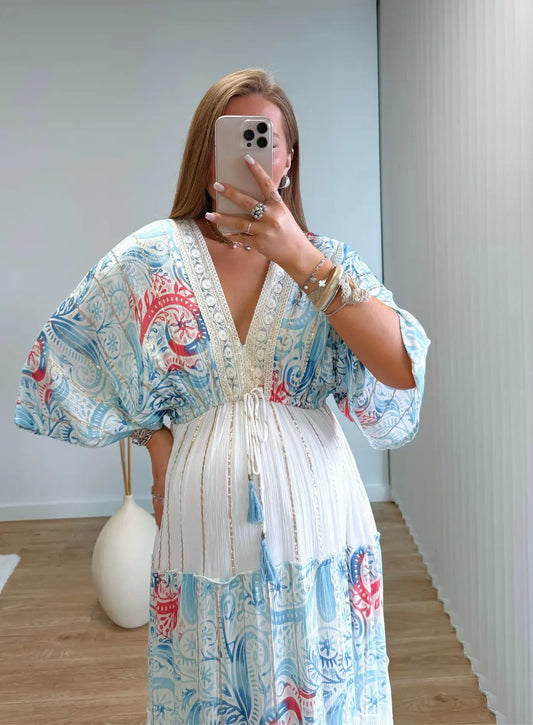 robe-longue-de-grossesse-style-bohème-blanche-et-bleue
