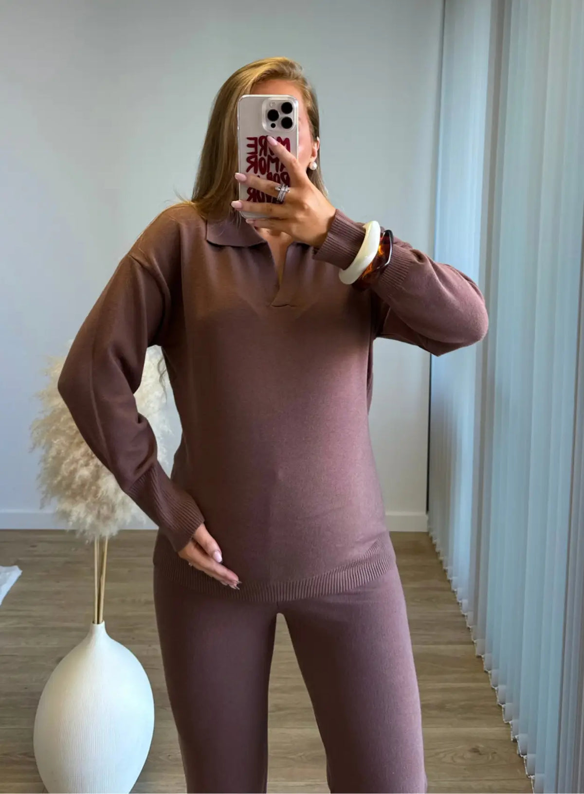 Ensemble-douceur-de-grossesse-en-maille-chocolat