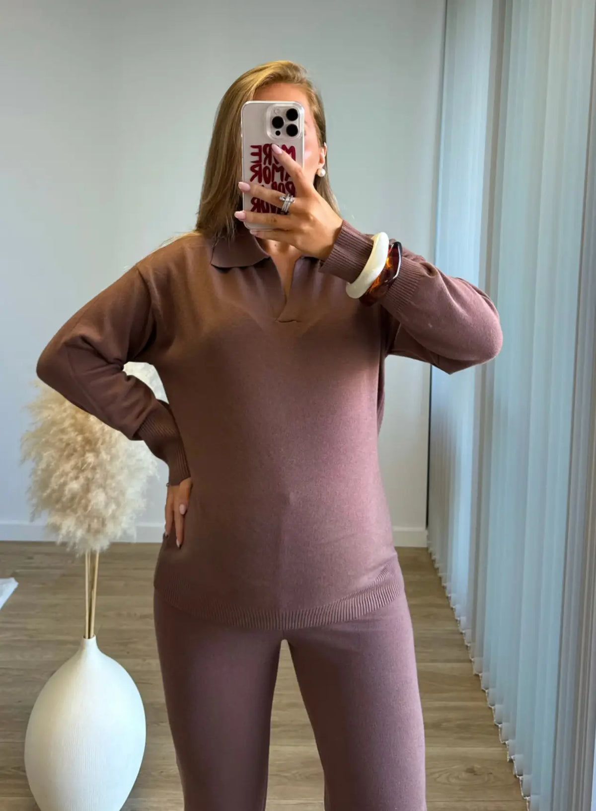 Ensemble-douceur-de-grossesse-en-maille-chocolat