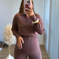 Ensemble-douceur-de-grossesse-en-maille-chocolat