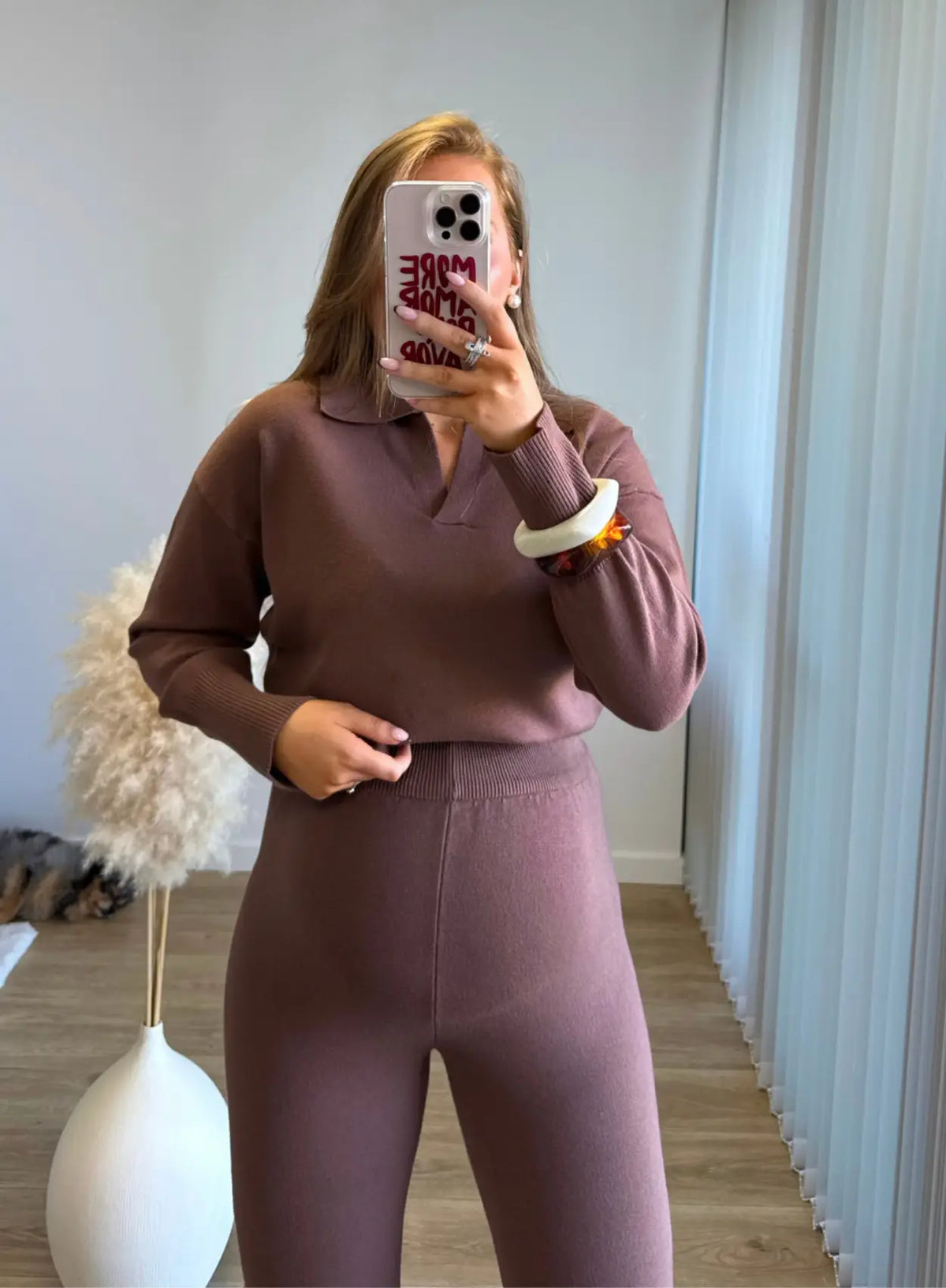 Ensemble-douceur-de-grossesse-en-maille-chocolat
