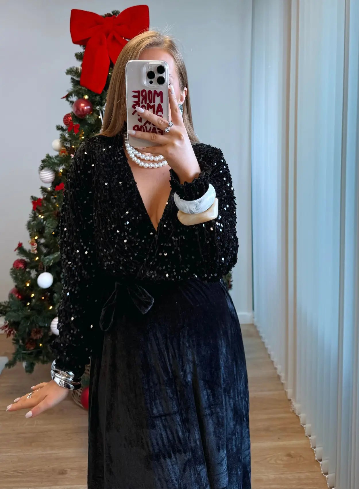 Robe-longue-de-grossesse-à-sequins-et-paillettes-noire