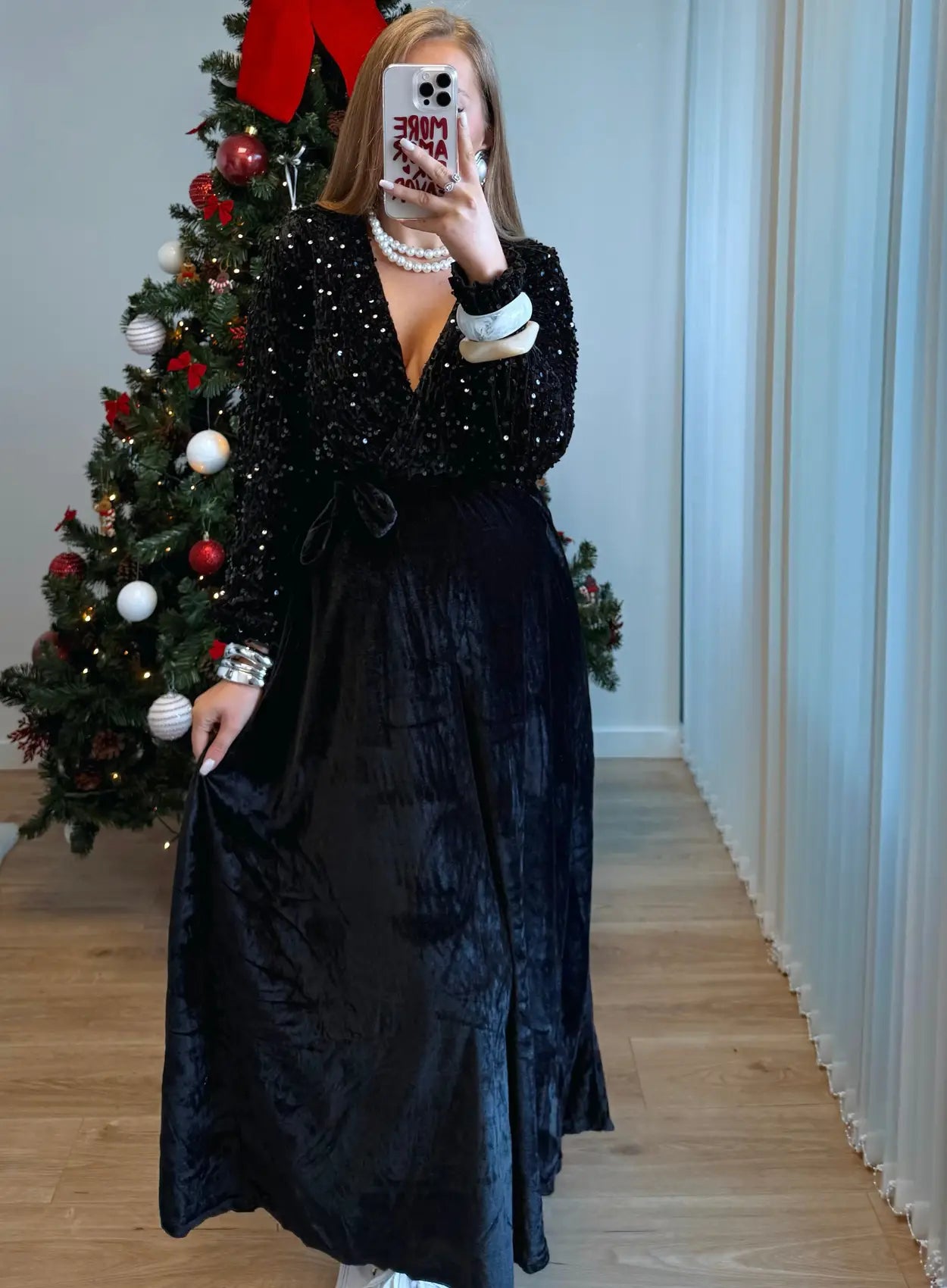 Robe-longue-de-grossesse-à-sequins-et-paillettes-noire