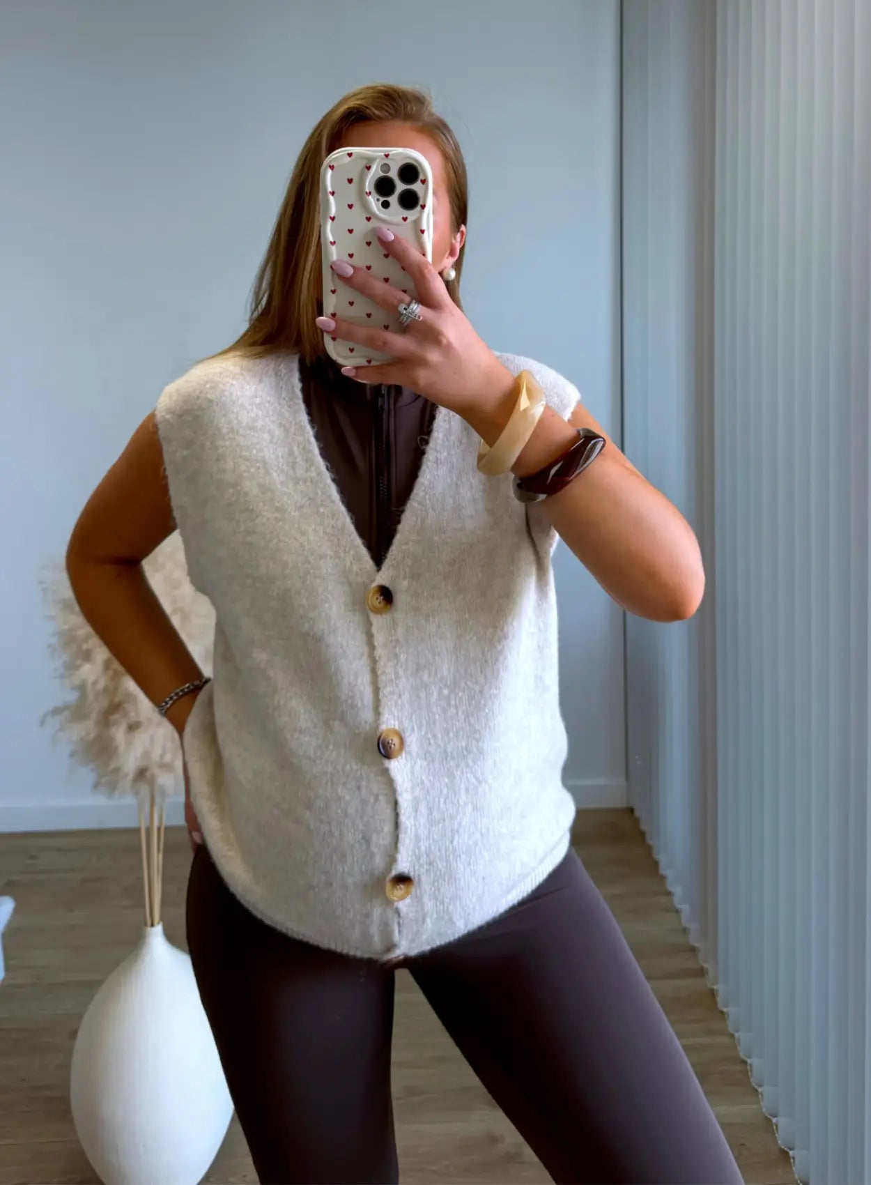 gilet-en-maille-de-grossesse-sans-manches-beige
