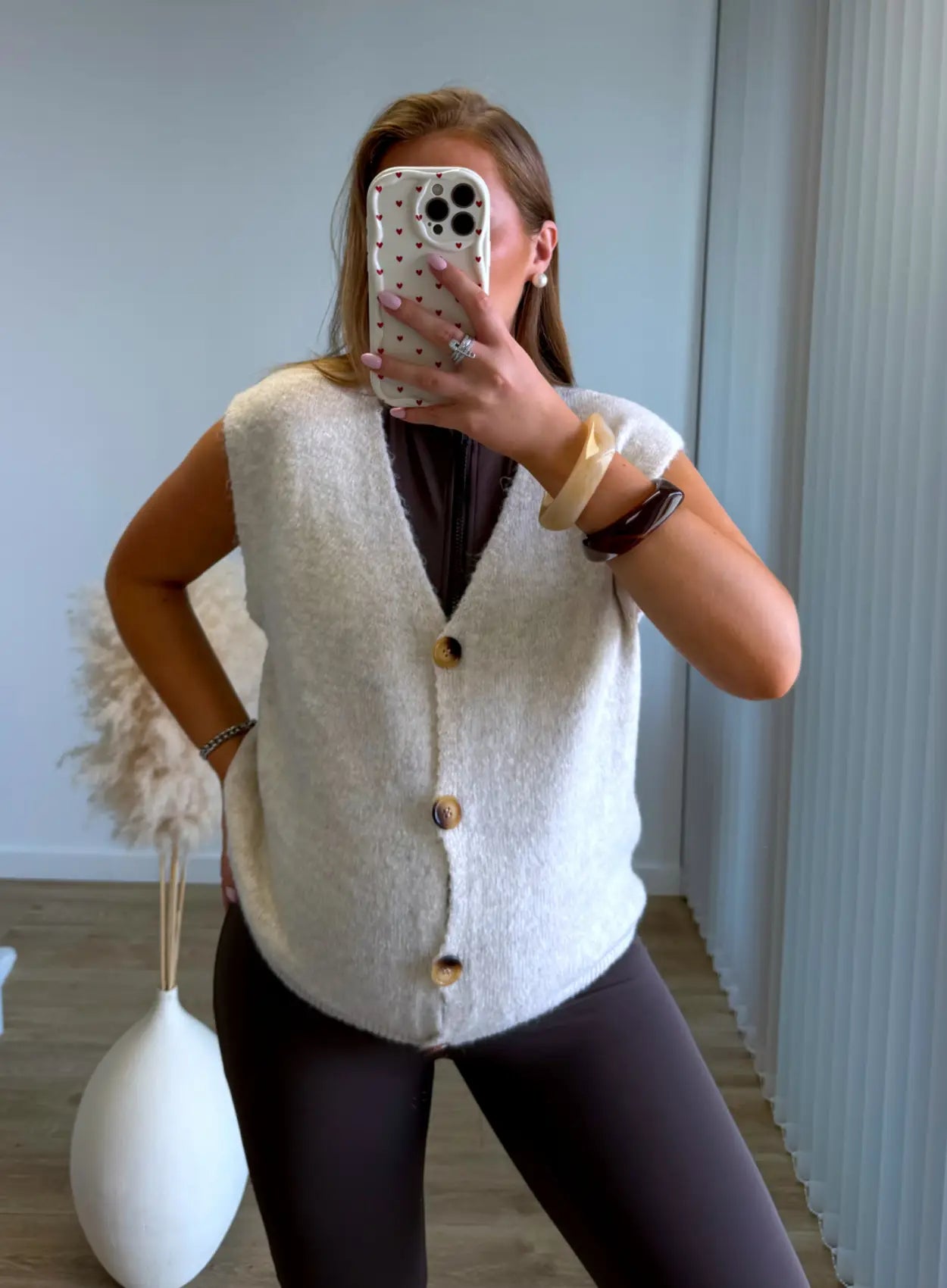 gilet-en-maille-de-grossesse-sans-manches-beige