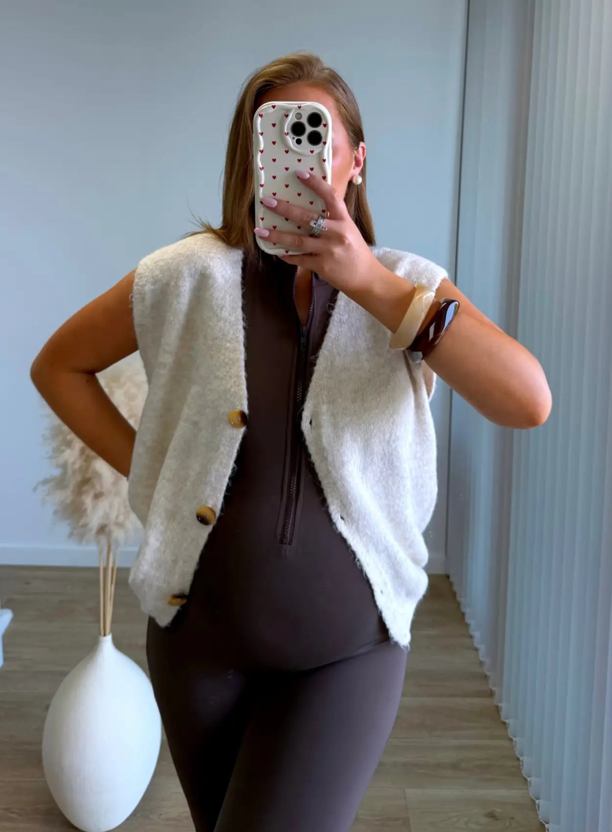 gilet-en-maille-de-grossesse-sans-manches-beige