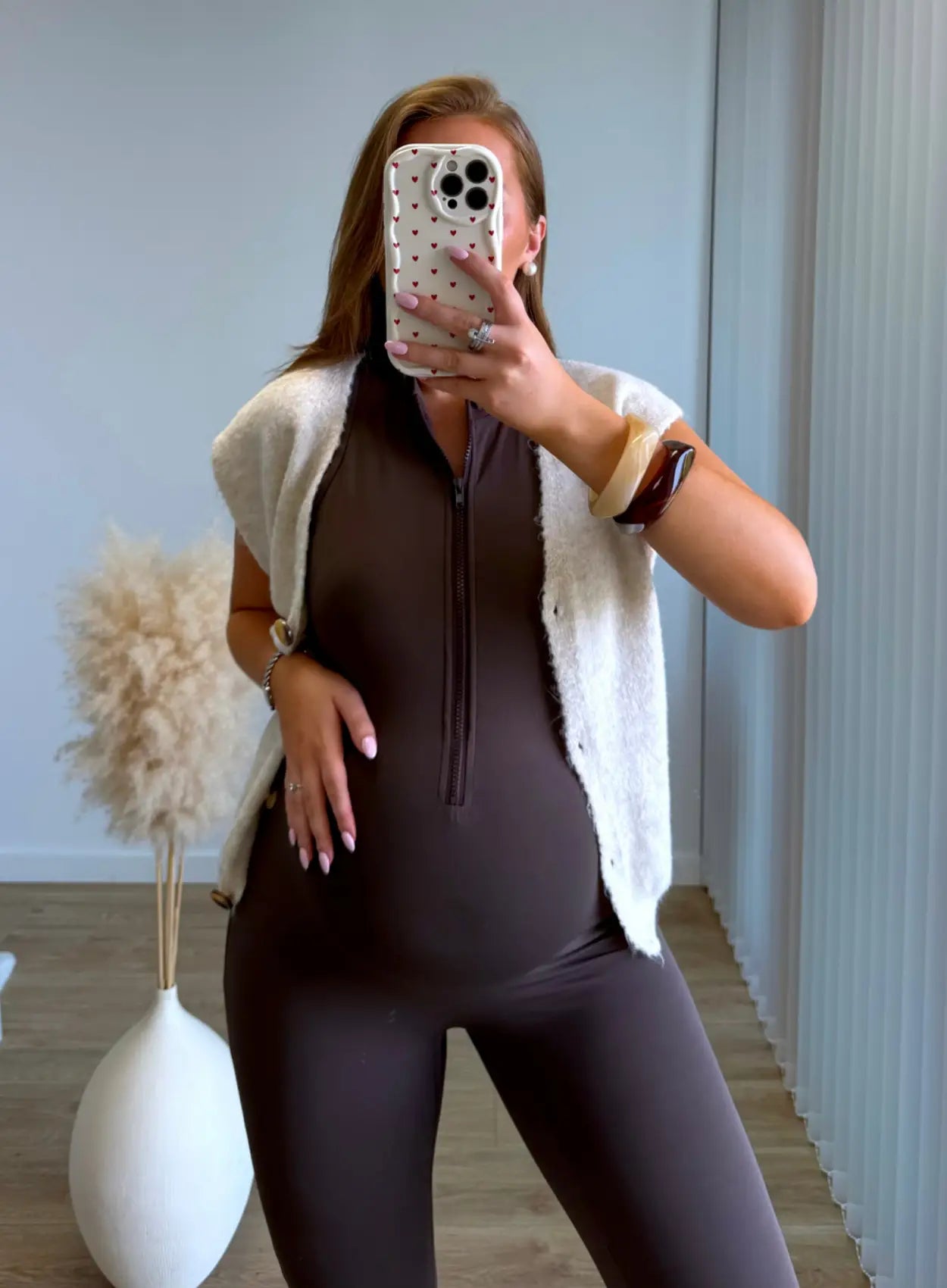 gilet-en-maille-de-grossesse-sans-manches-beige