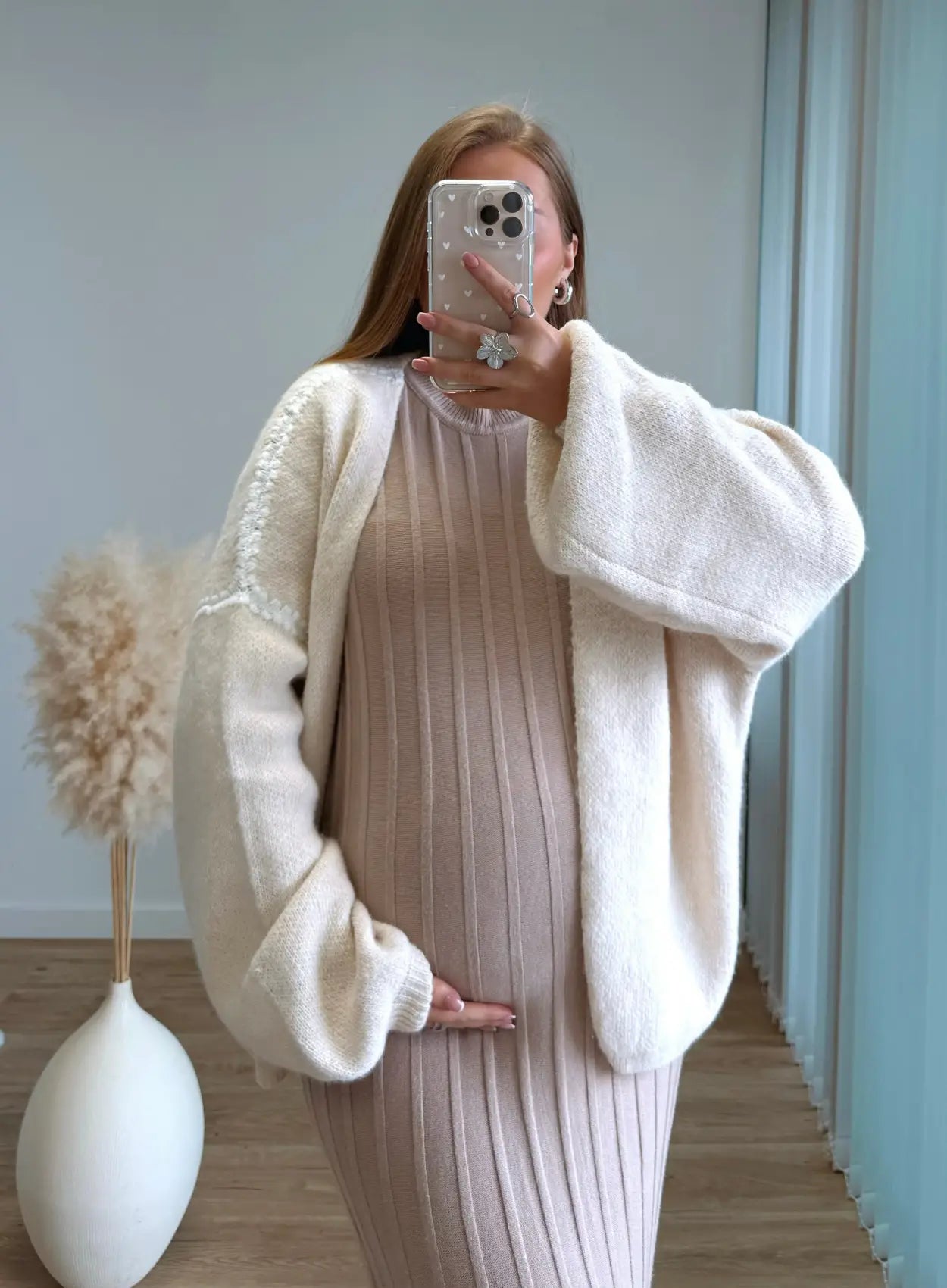 Robe-longue-de-grossesse-en-maille-beige