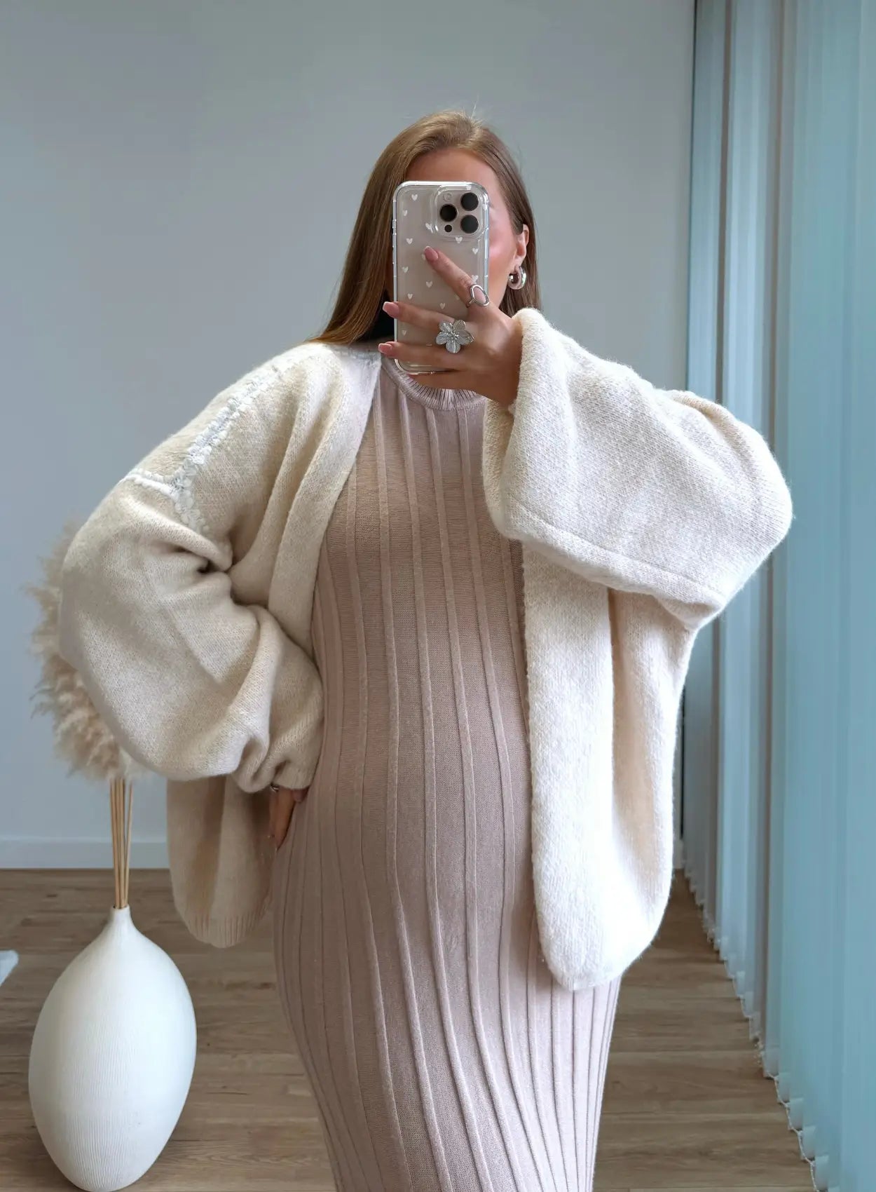 Robe-longue-de-grossesse-en-maille-beige