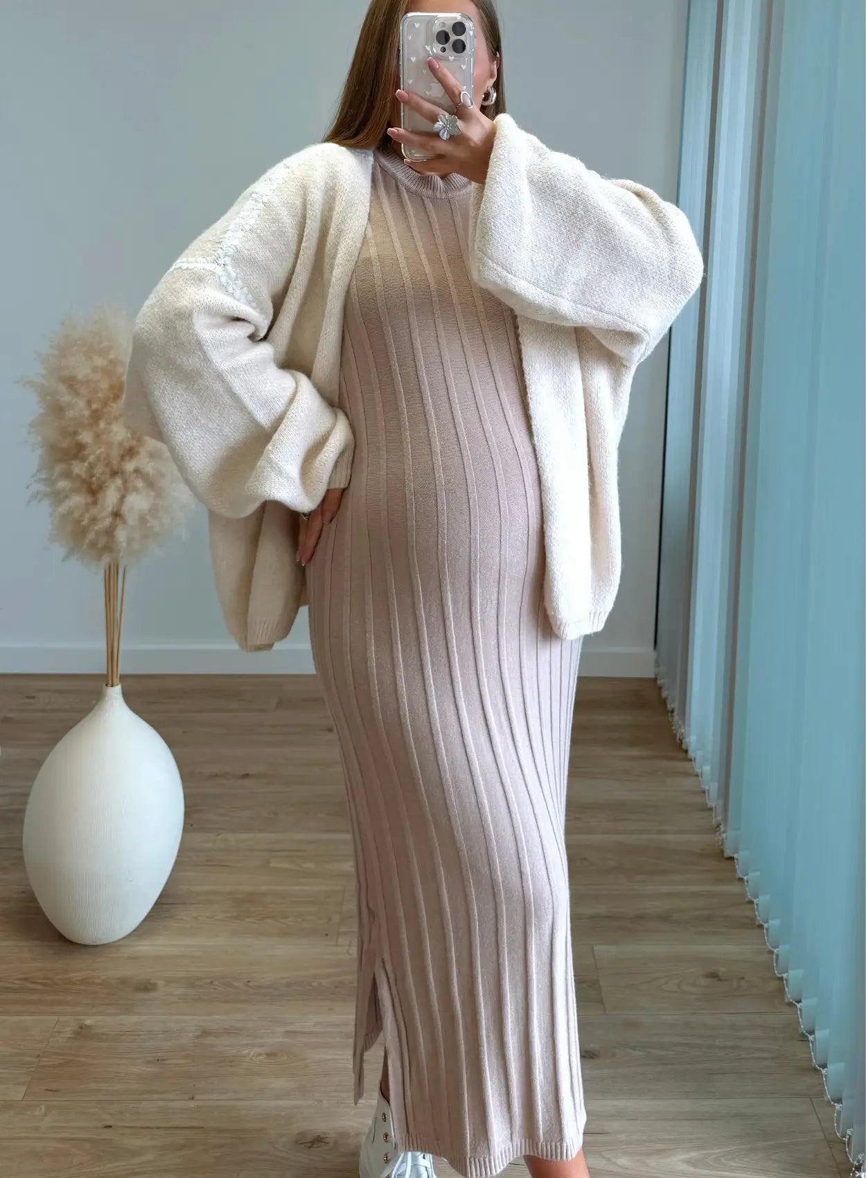 Robe-longue-de-grossesse-en-maille-beige