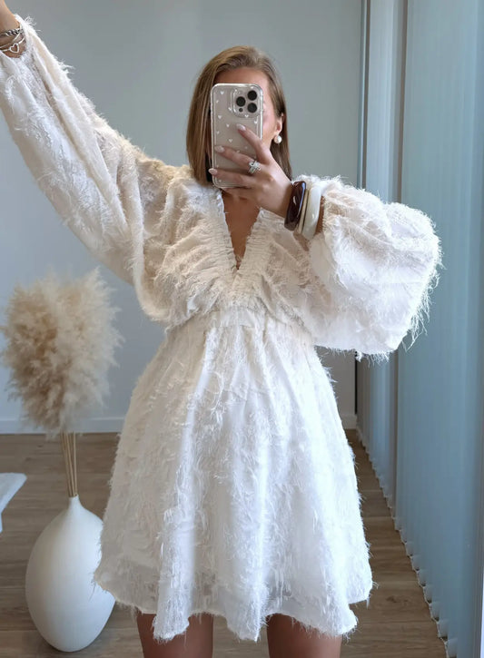 Robe-courte-de-grossesse-babydoll-beige-à-plumes