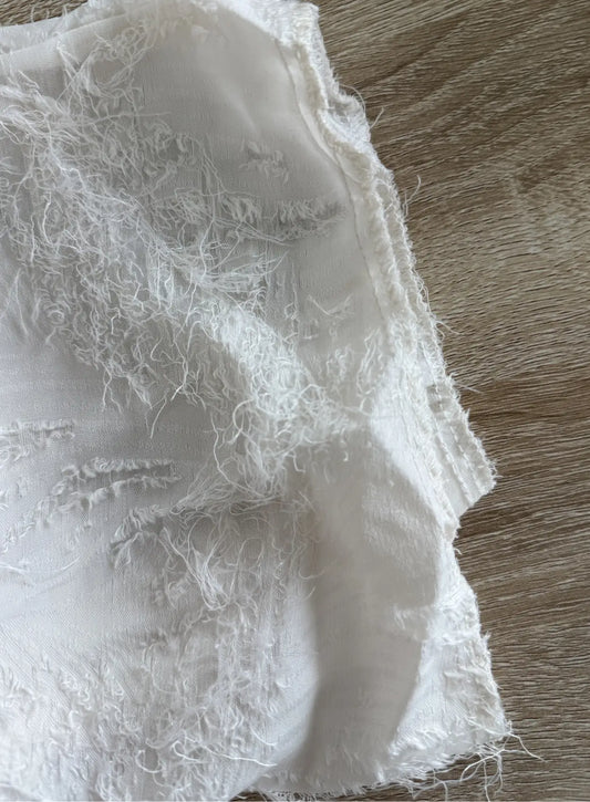 Robe-courte-de-grossesse-babydoll-beige-à-plumes